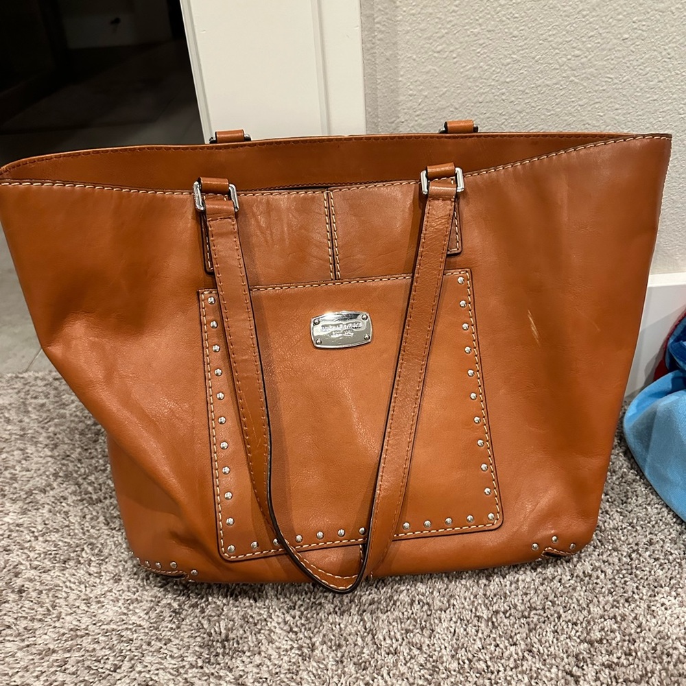 Brown/light tan tote. Button detailing. Shoulder straps